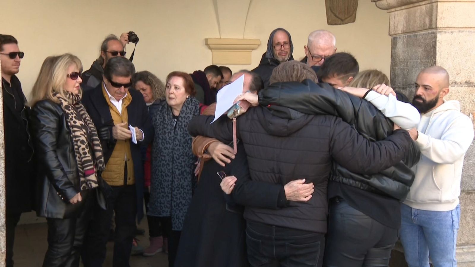 Minut de silenci per Emma, la xiqueta morta a causa d'una peritonitis