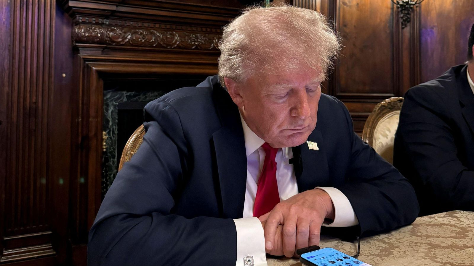 Trump parla per telèfon en l'entrevista a X