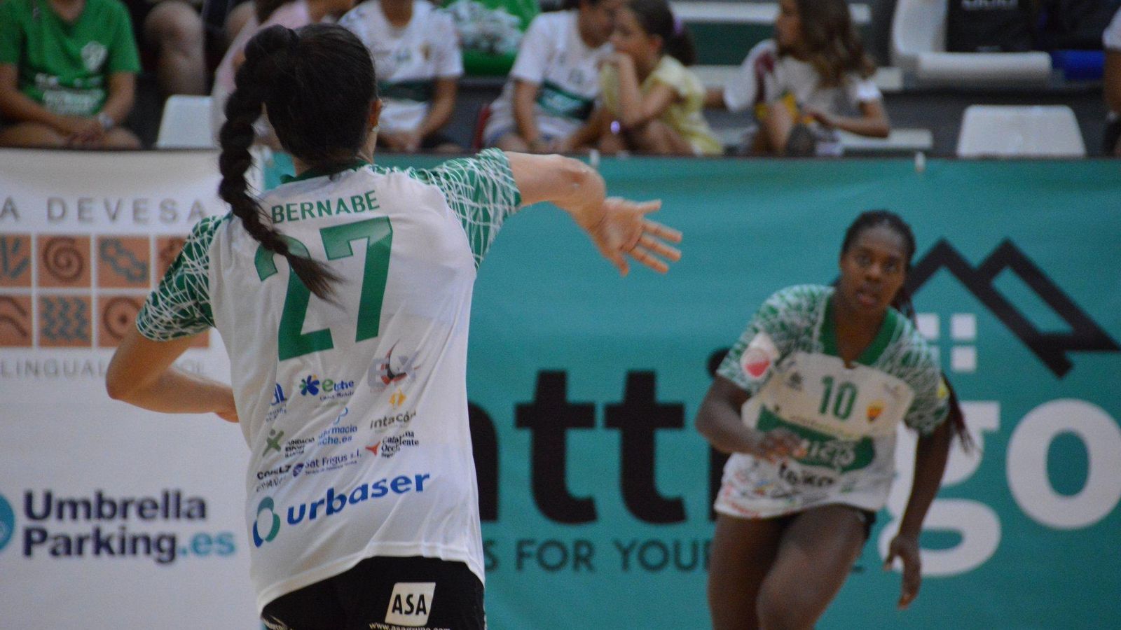 Paola Bernabé, en una acció del partit