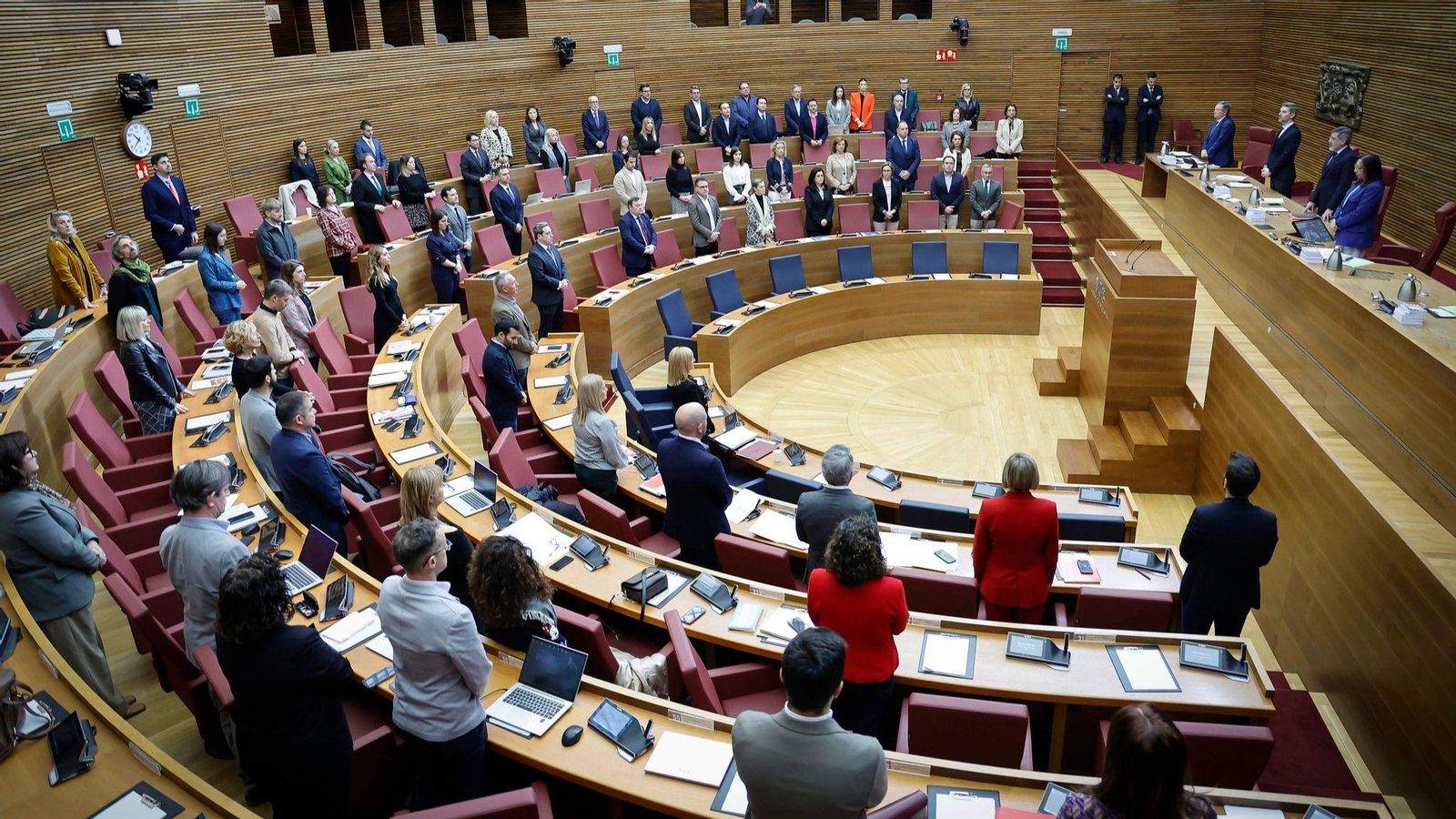 Minut de silenci a les Corts