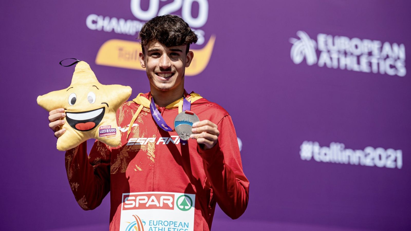 David Cantero, amb la medalla de plata penjada del coll