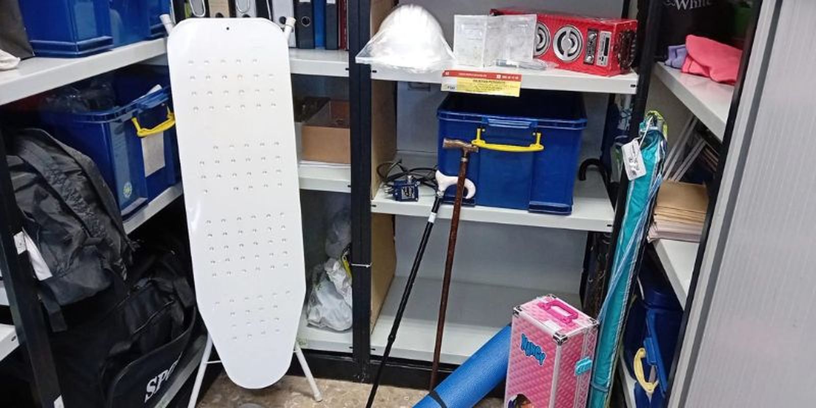 Alguns dels objectes perduts recuperats en vagons de Metrovalència