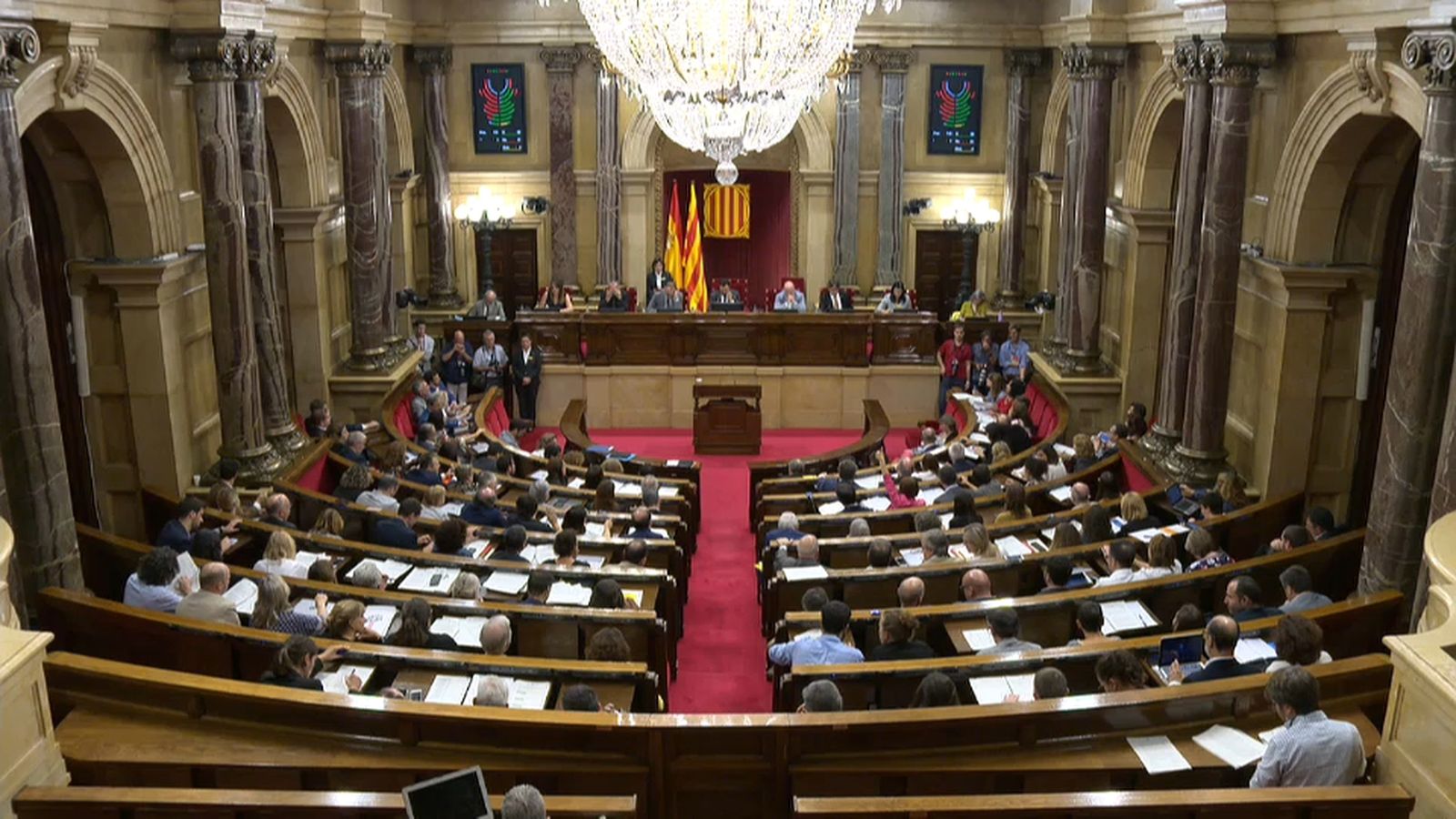 El Parlament de Catalunya va aprovar els acords relatius a l'amnistia dels presos i la petició d'eixida de la Guàrdia Civil de l'autonomia