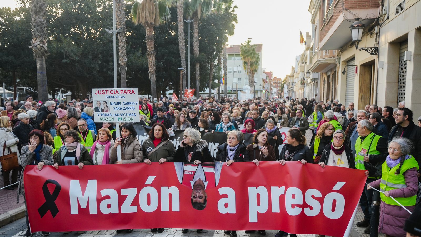 Capçalera de la manifestació contra la gestió de la dana amb el lema Mazón a presó