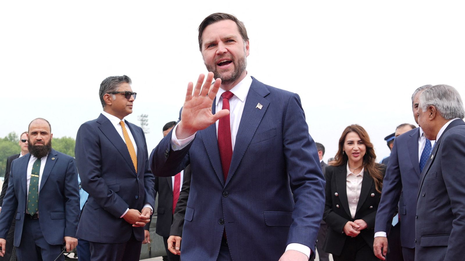 J.D. Vance arriba a Islamabad per a negociar amb l'Iran