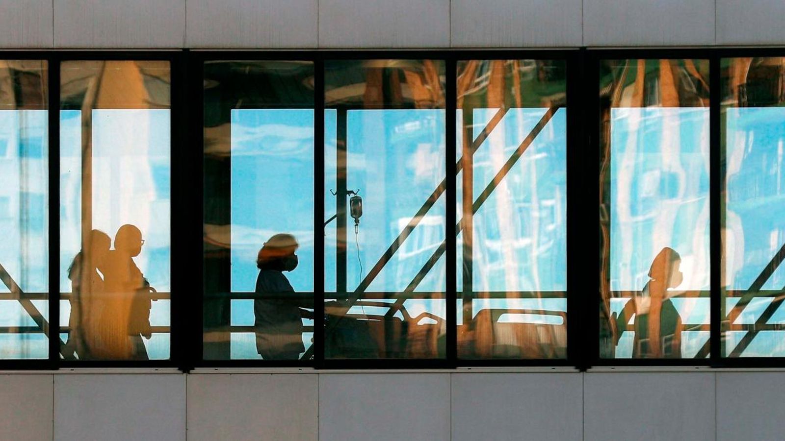 Imatge d'arxiu d'una de les sales de l'Hospital Clínic de València