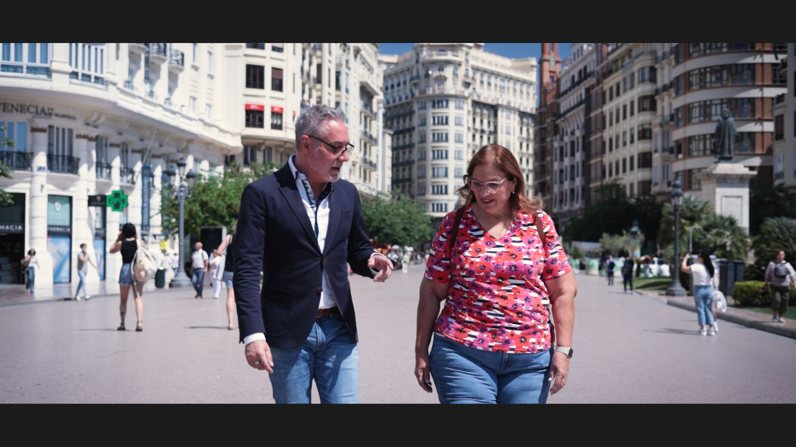 Un moment del documental Una llum que no s´apaga amb Reyes Martín