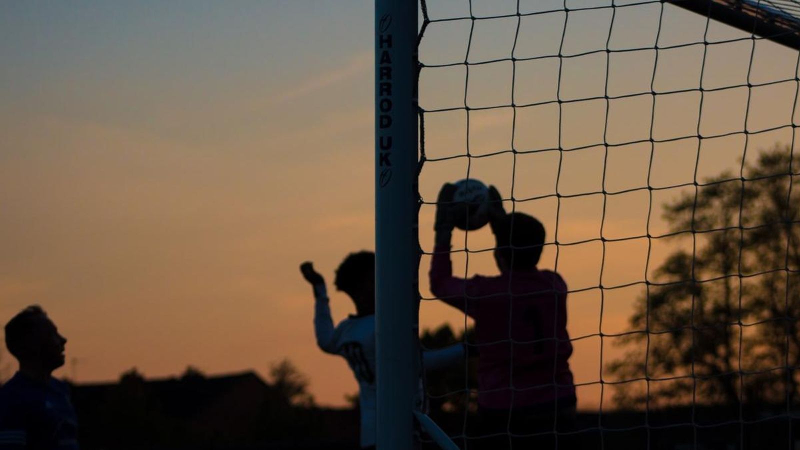 Fiscalia demana quatre anys de presó per als aficionats que van dirigir insults racistes contra futbolistes