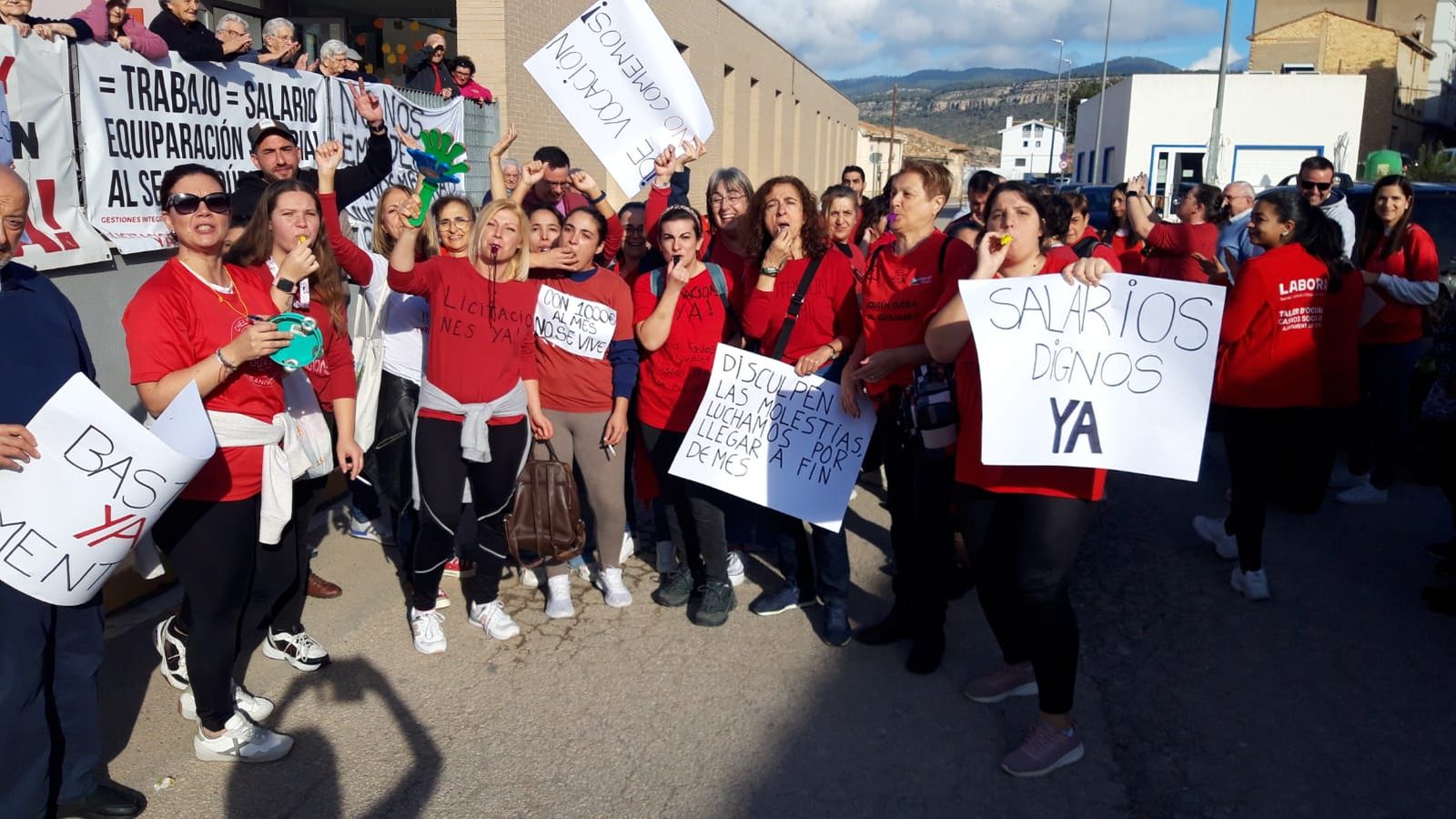 Concentracions a les portes de 29 de les residències de titularitat pública i centres de dia de la Comunitat Valenciana