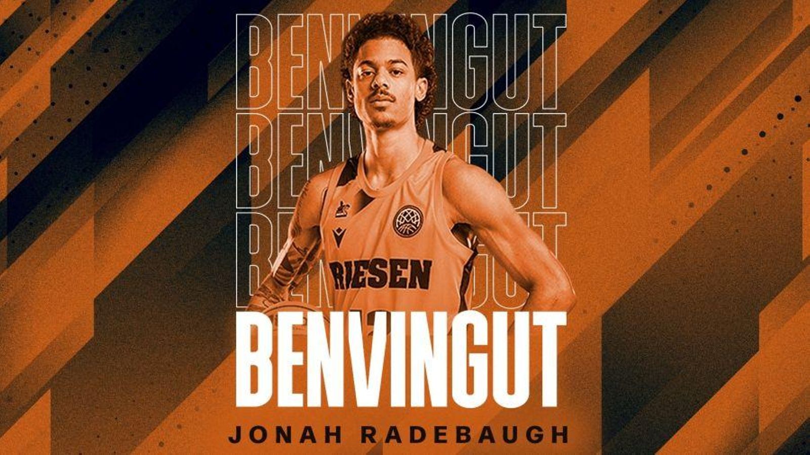 Jonah Radebaugh, amb la camiseta taronja