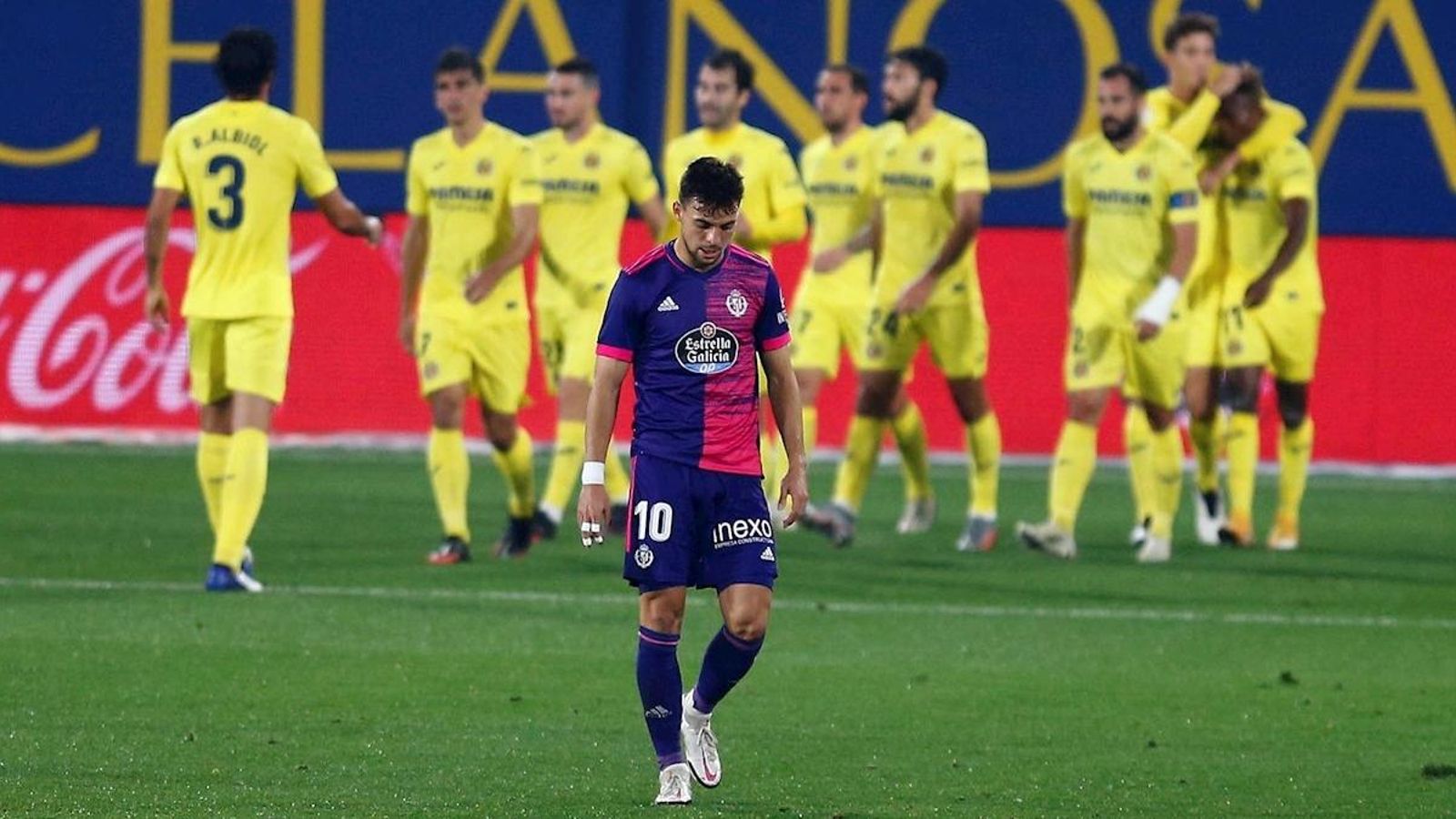 Els jugadors groguets celebren un dels gols