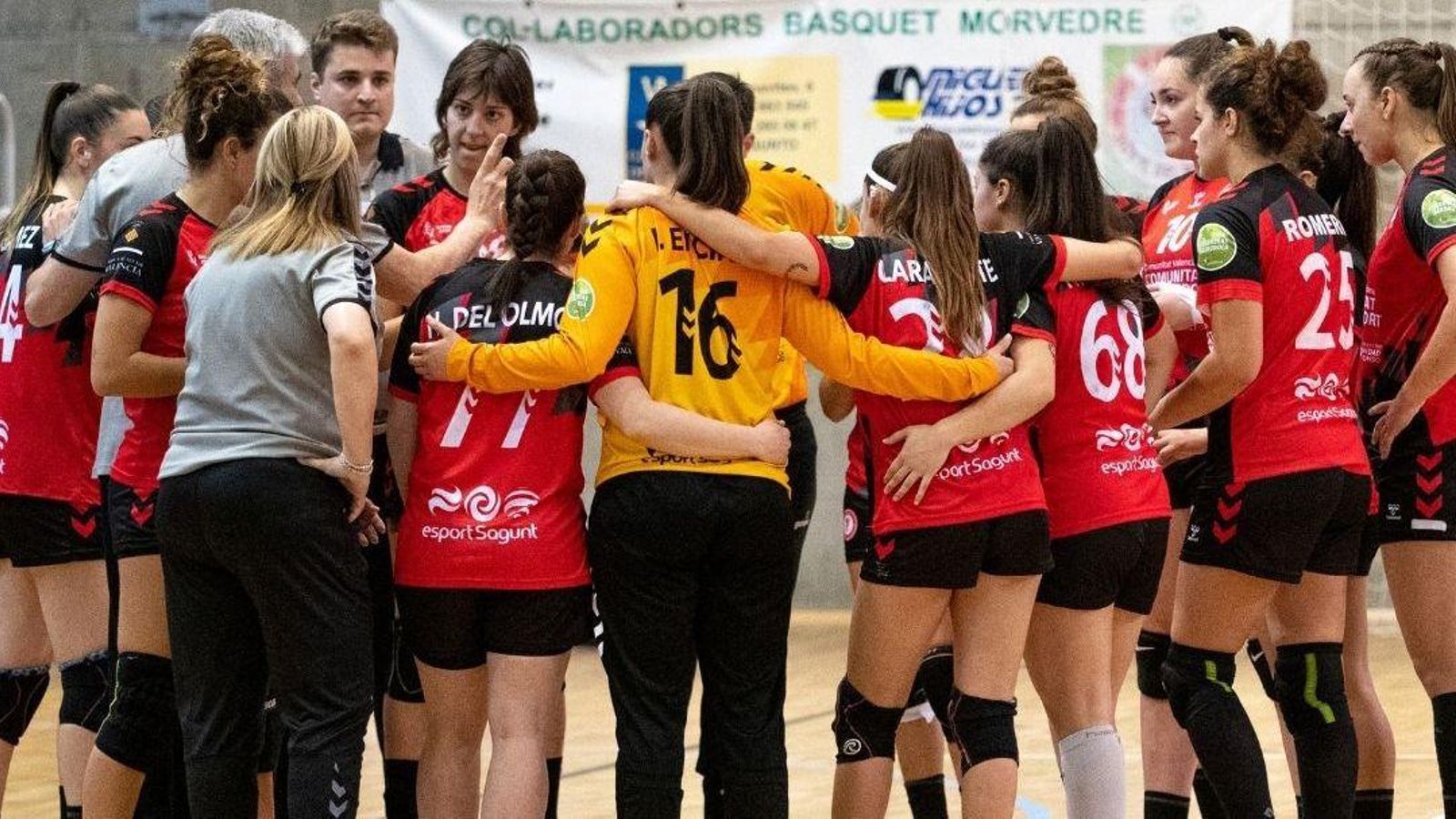 Les jugadores del Morvedre, durant un temps mort