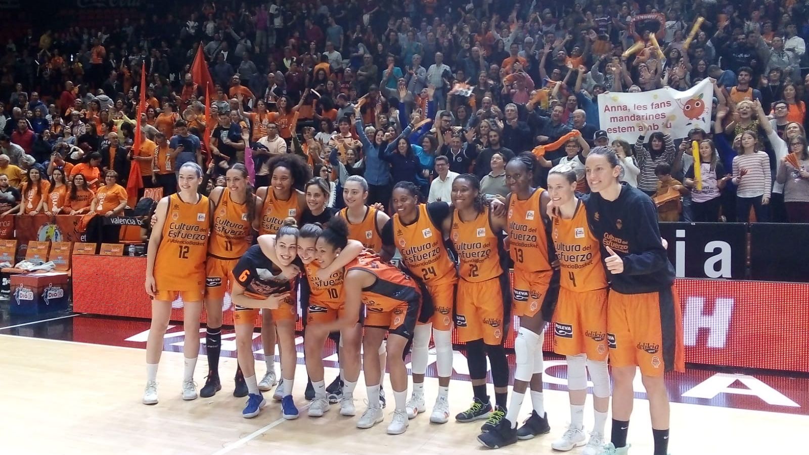 L’equip taronja, tot i l’eliminació, ha vibrat amb la seua afició