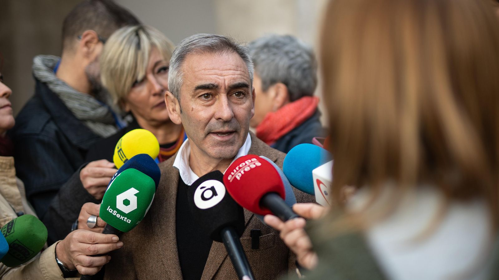 El conseller d'Agricultura, Miguel Barrachina, respon als mitjans