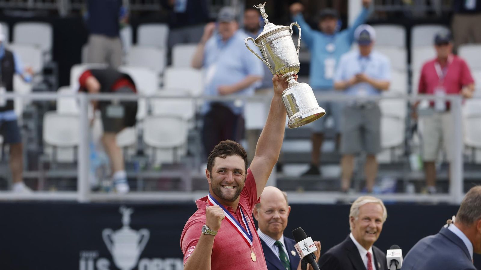Jon Rahm, amb el trofeu de campió del US Open
