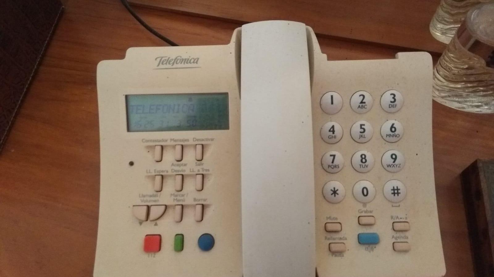 Un telefon fixe, en arxiu
