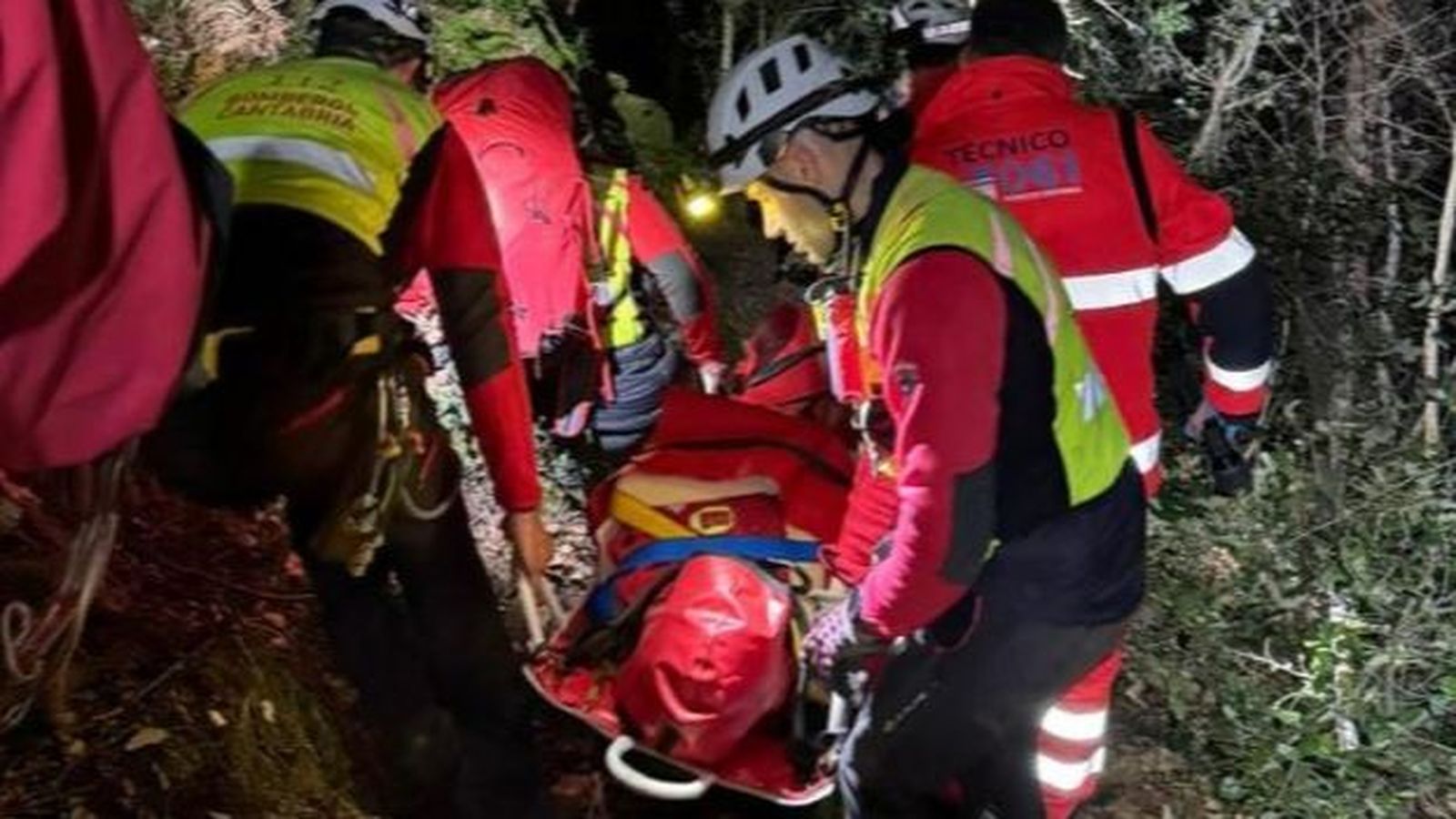 Un moment del rescat del jove alacantí