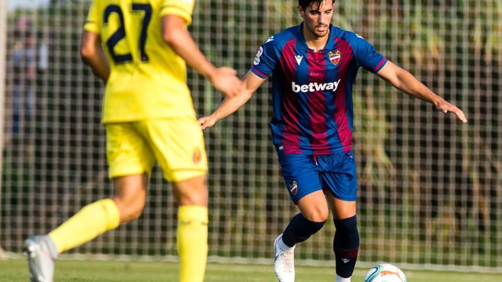 Campaña intenta controlar el baló.