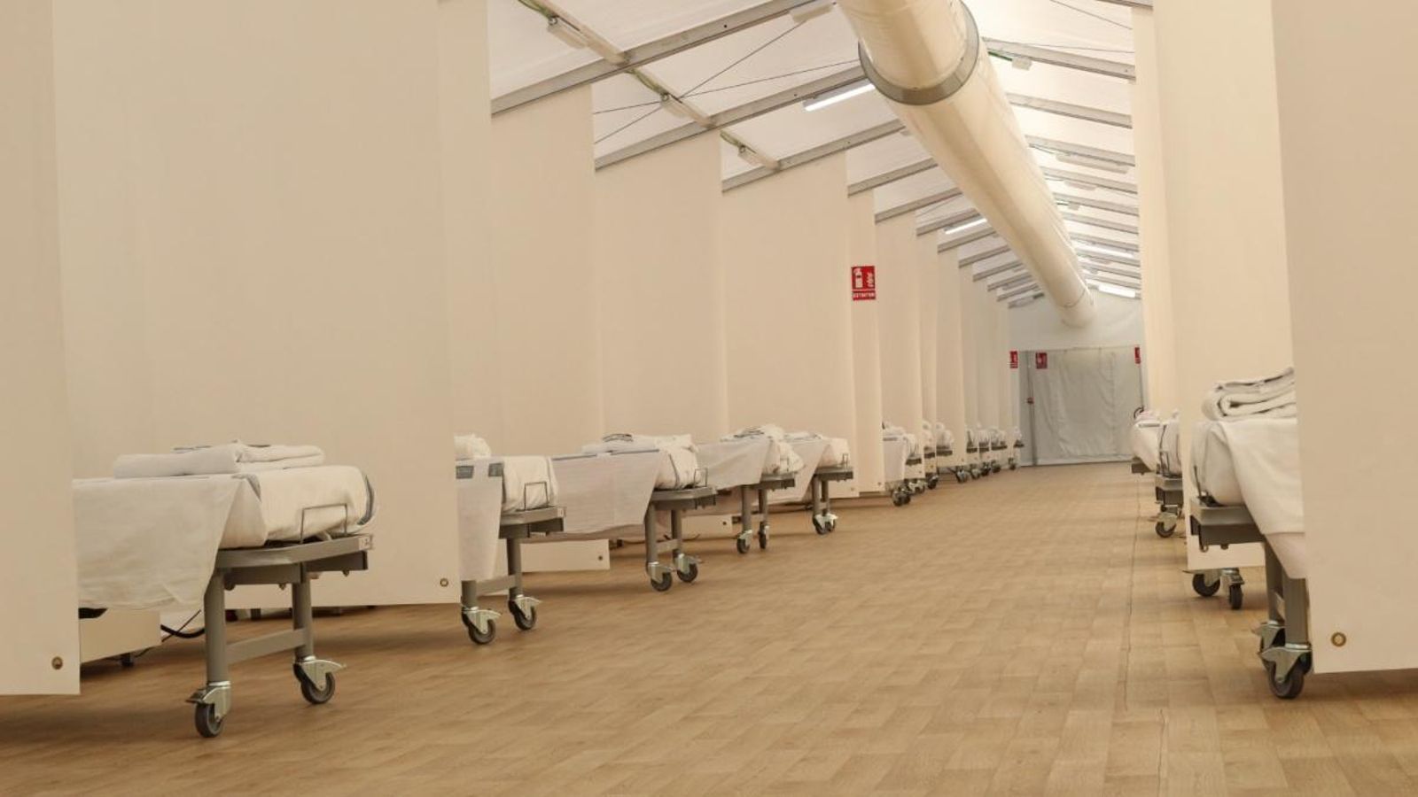 Interior d'un dels tres hospitals de campanya on traslladaran determinats pacients contagiats de coronavirus