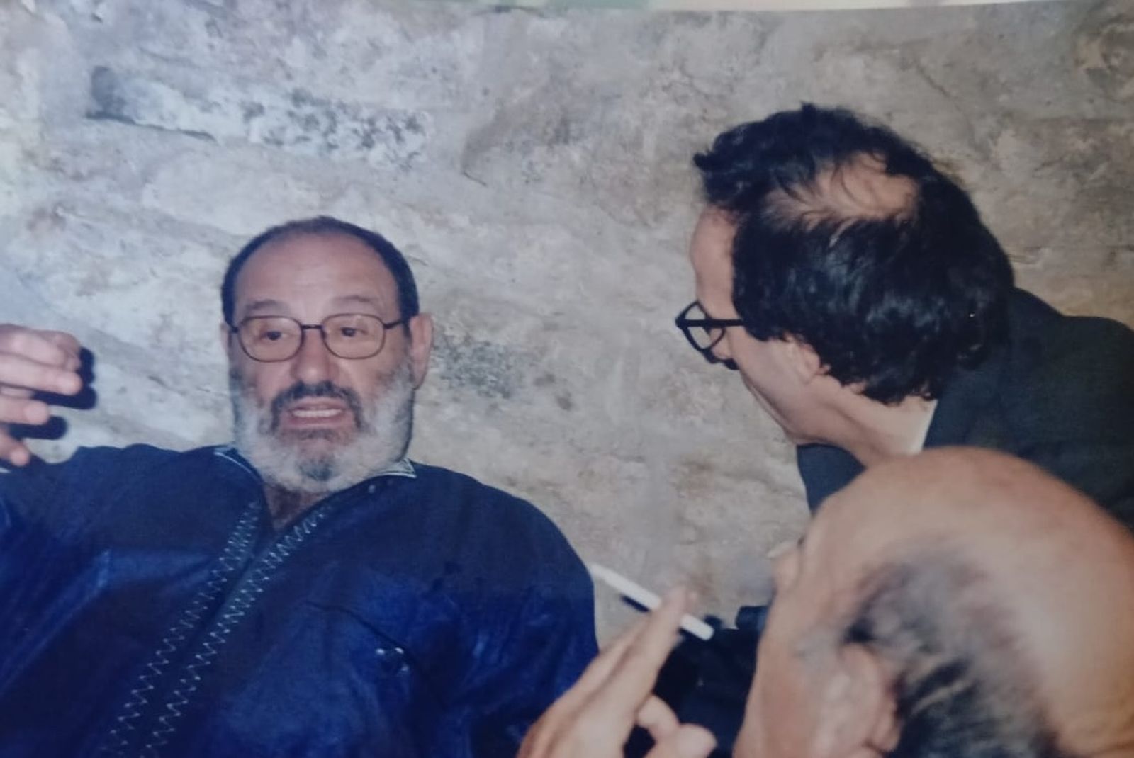 Umberto Eco amb l'actor Roberto Begnini en sa casa a Monte Cerignone. Festa d'any nou