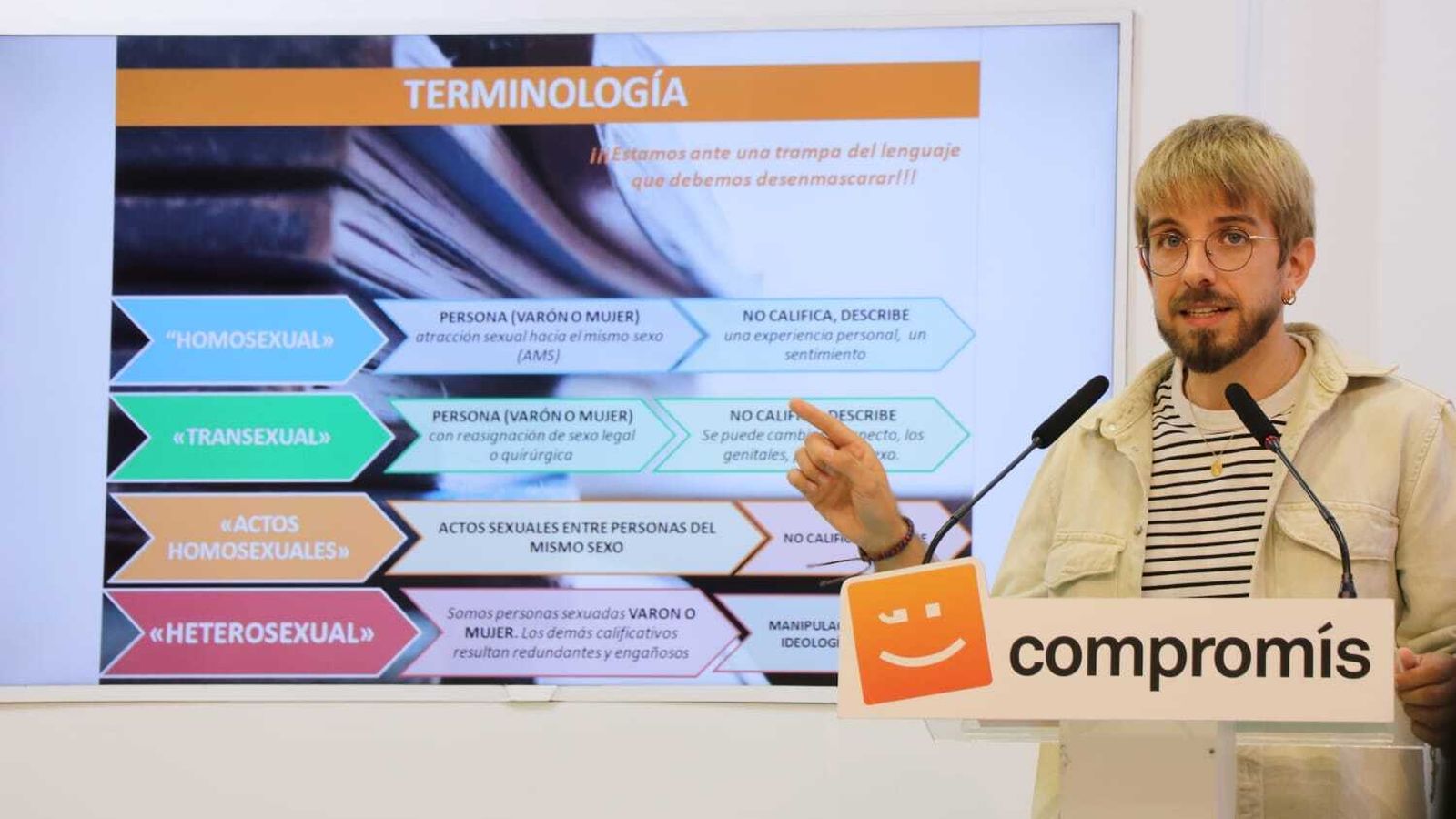 El portaveu parlamentari d'asumptes LGTBI de Compromís, Francesc Roig, en la roda de premsa