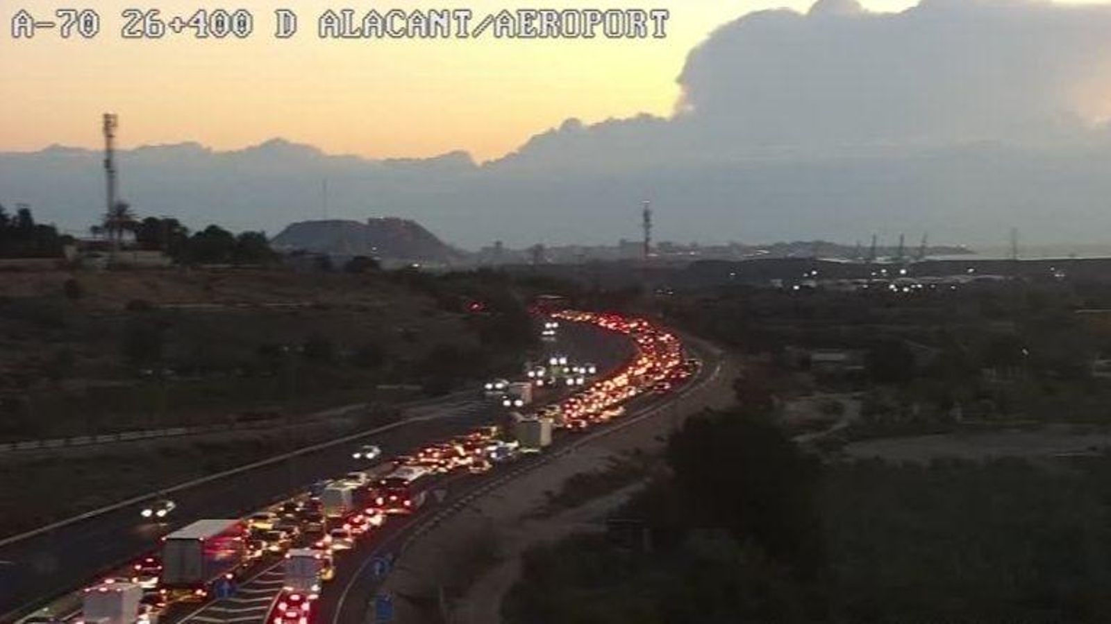 Retenció ocasionada pel sinistre que ha tingut lloc en l'autovia A-70 a primera hora d'este dilluns