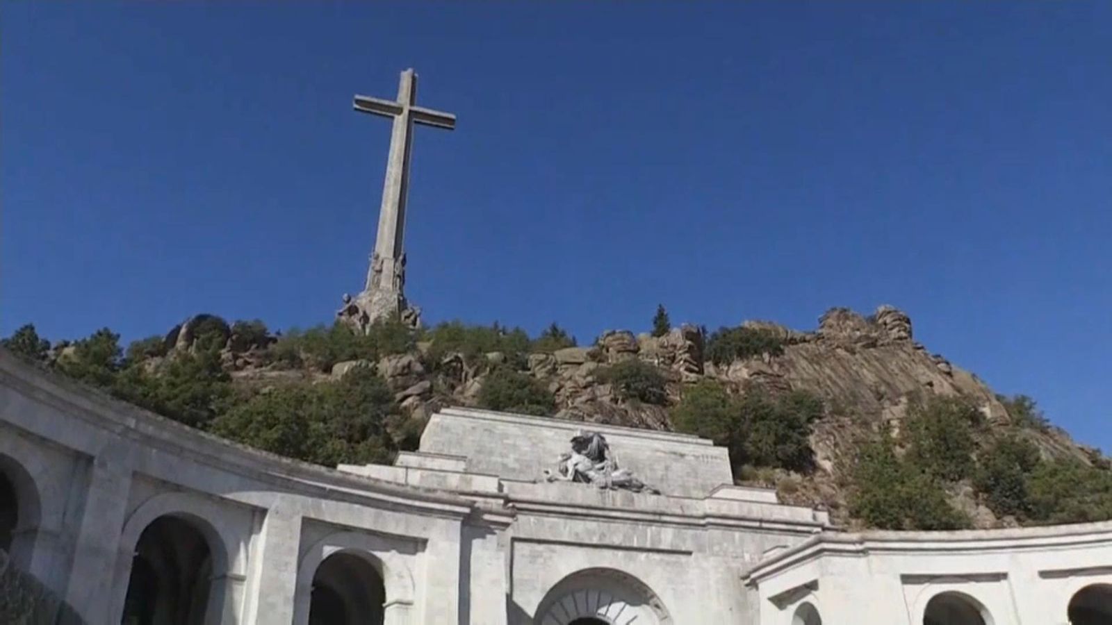 Concentració al Valle de los Caídos per a demanar l\'exhumació de Primo de Rivera