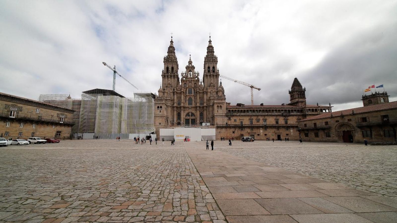 La plaça de l’Obradoiro, a Santiago de Compostel·la, pràcticament buida aquest dijous