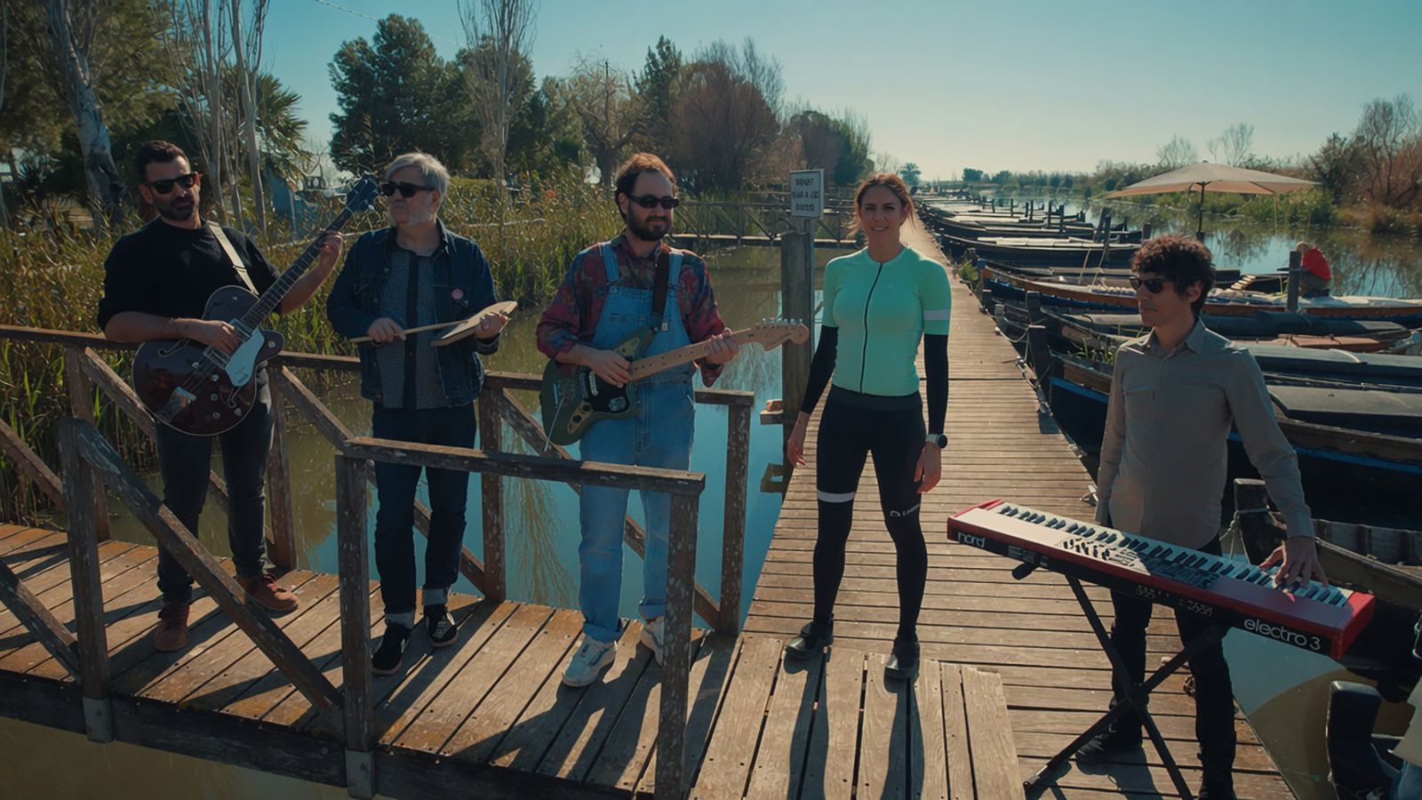 Gema Payà amb un grup musical a L'Albufera