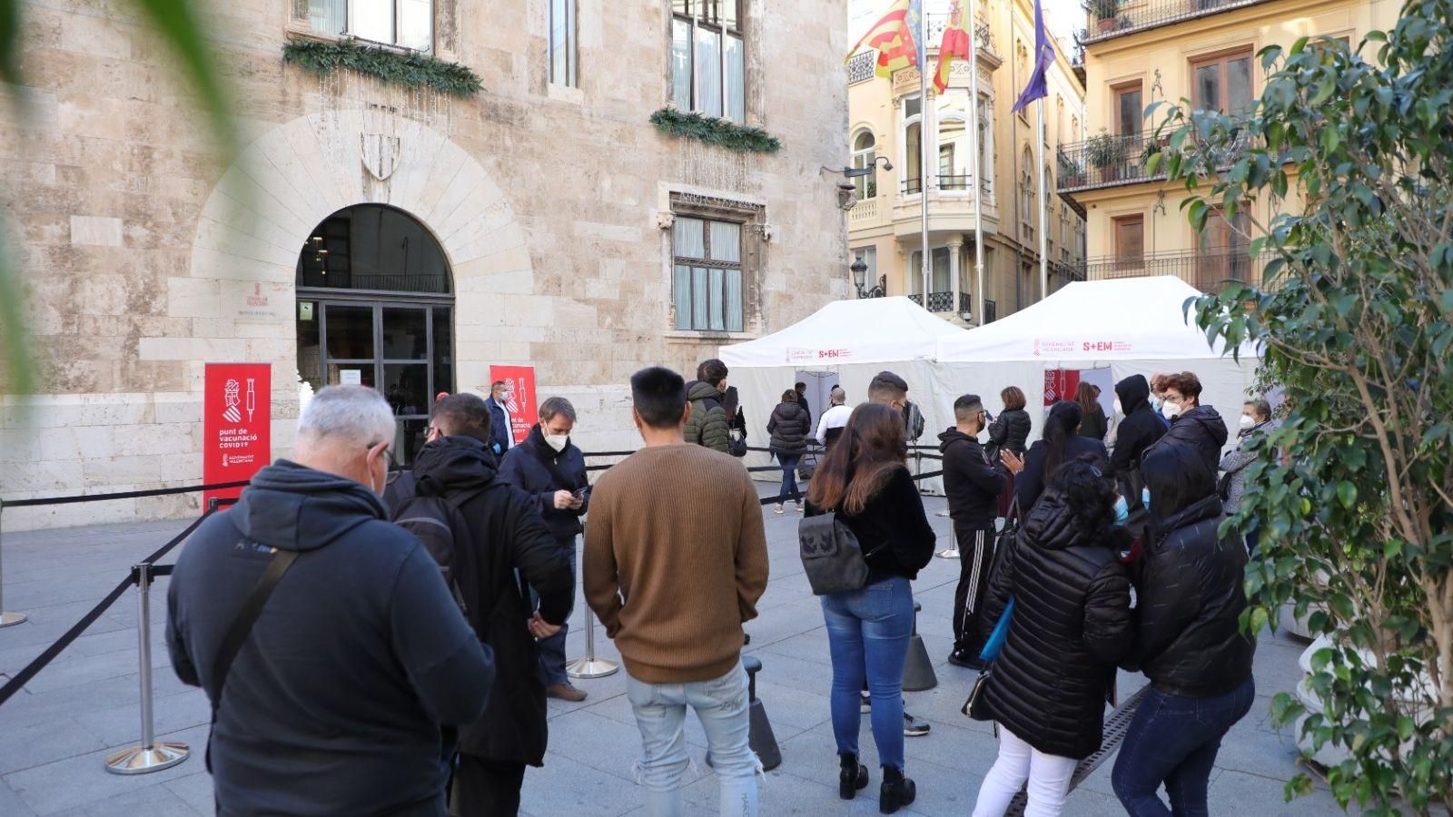 Punt de vacunació a la plaça de Manises de València