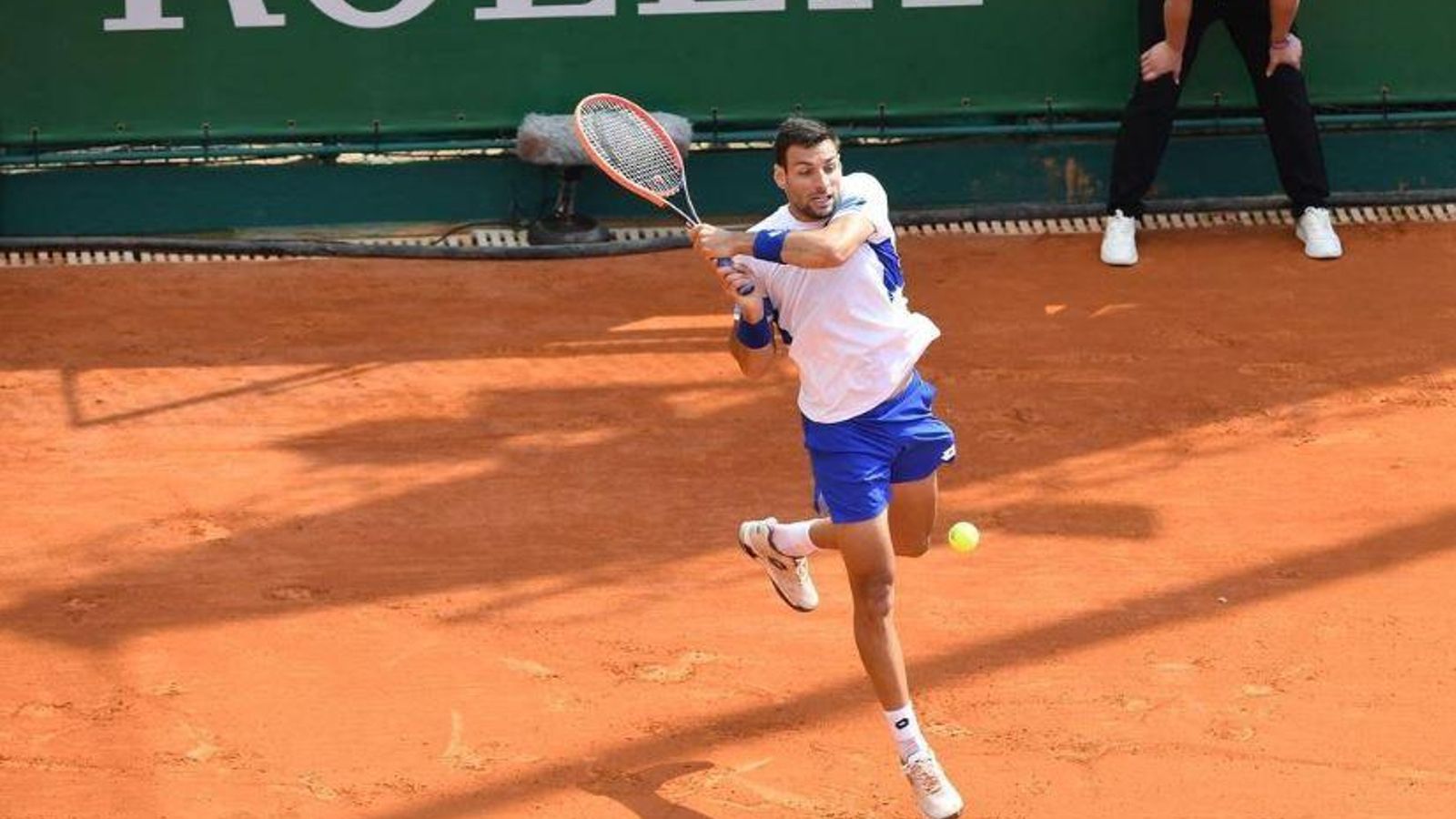 Bernabé Zapata, després de colpejar una pilota