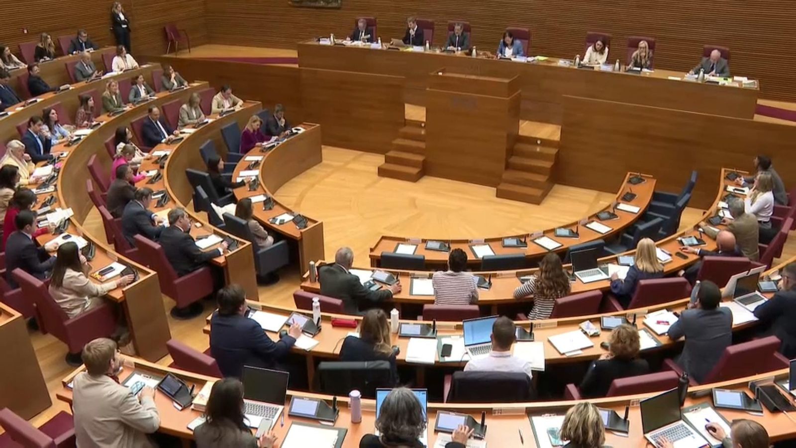 Les Corts durant la votació