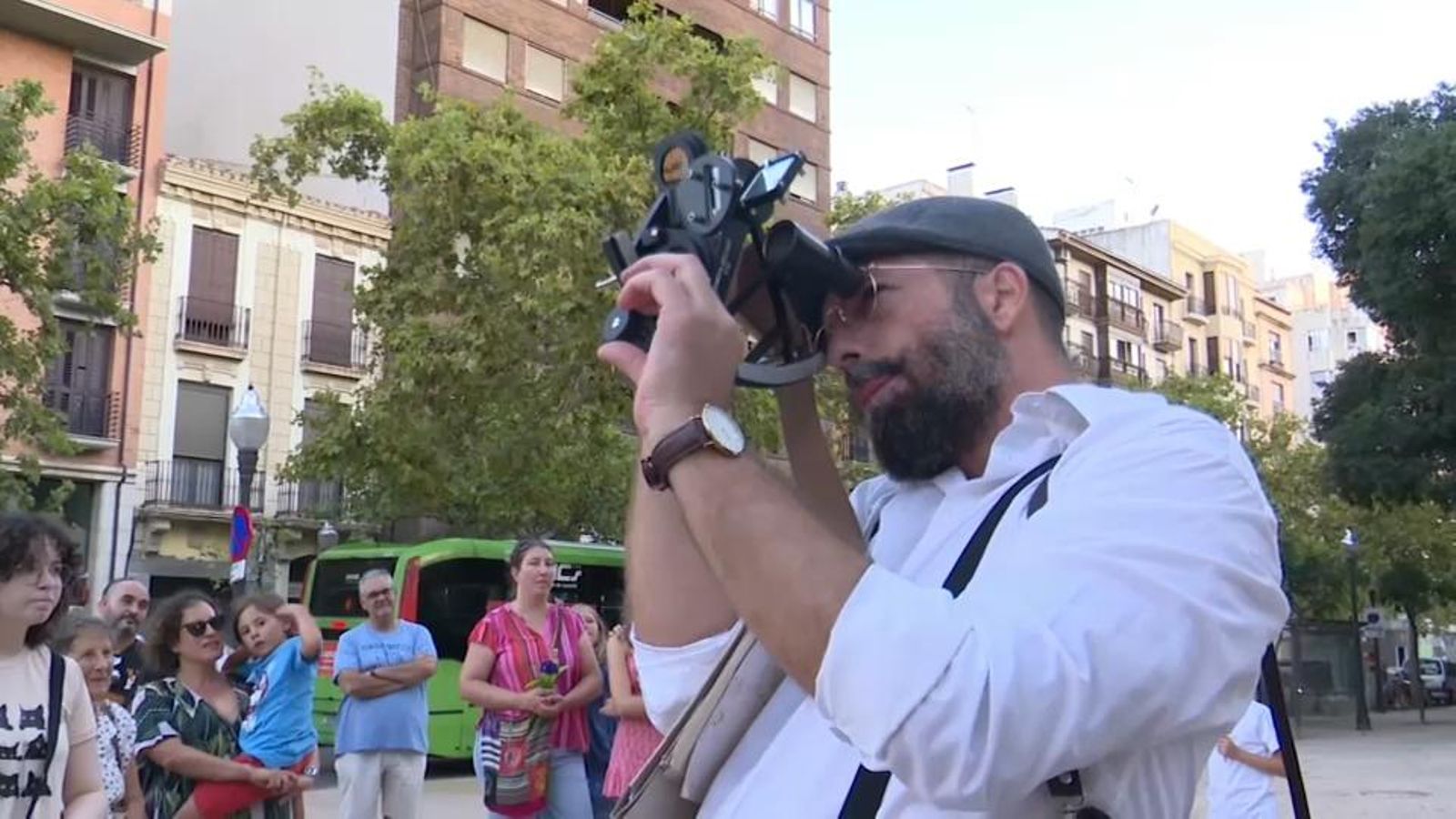 Castelló celebra el seu 774 aniversari amb una visita teatralitzada que reviu l’eclipsi solar del 1905