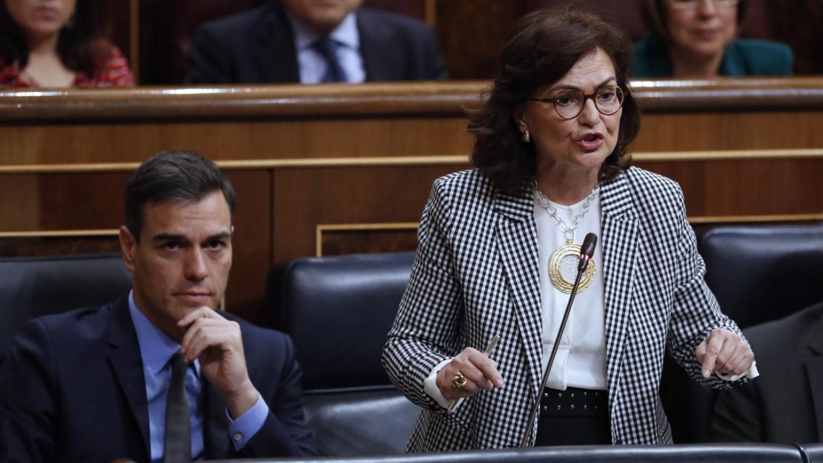 Carmen Calvo i Pedro Sánchez durant l'última sessió de control