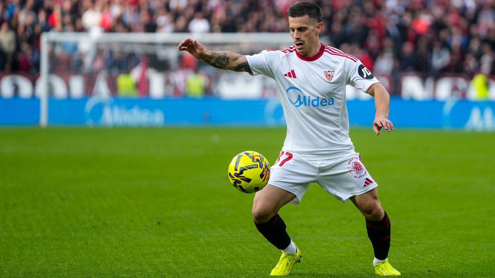 Alfon, amb la camiseta del Sevilla