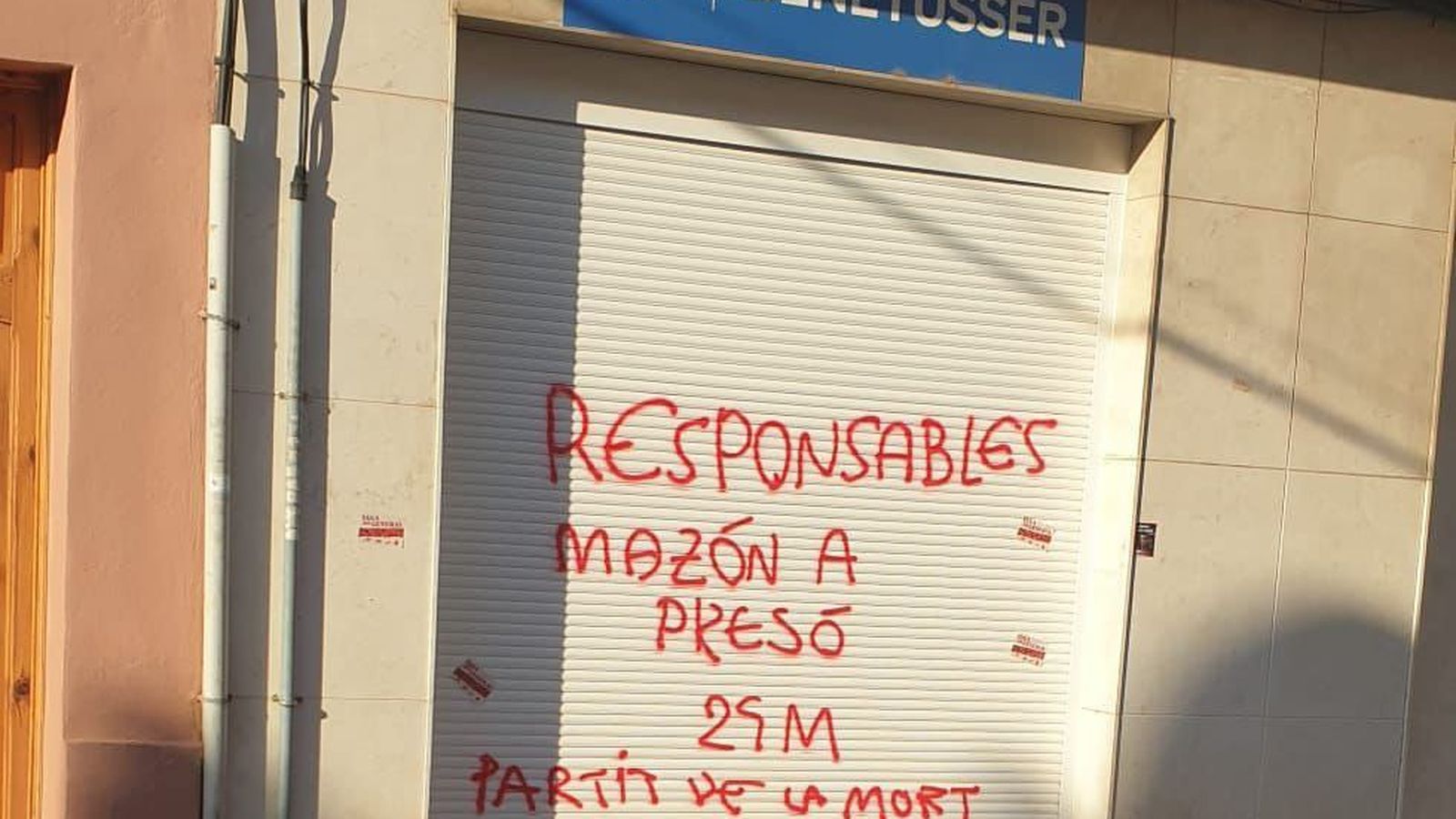 Les pintades han aparegut a seus del PP de diferents localitats