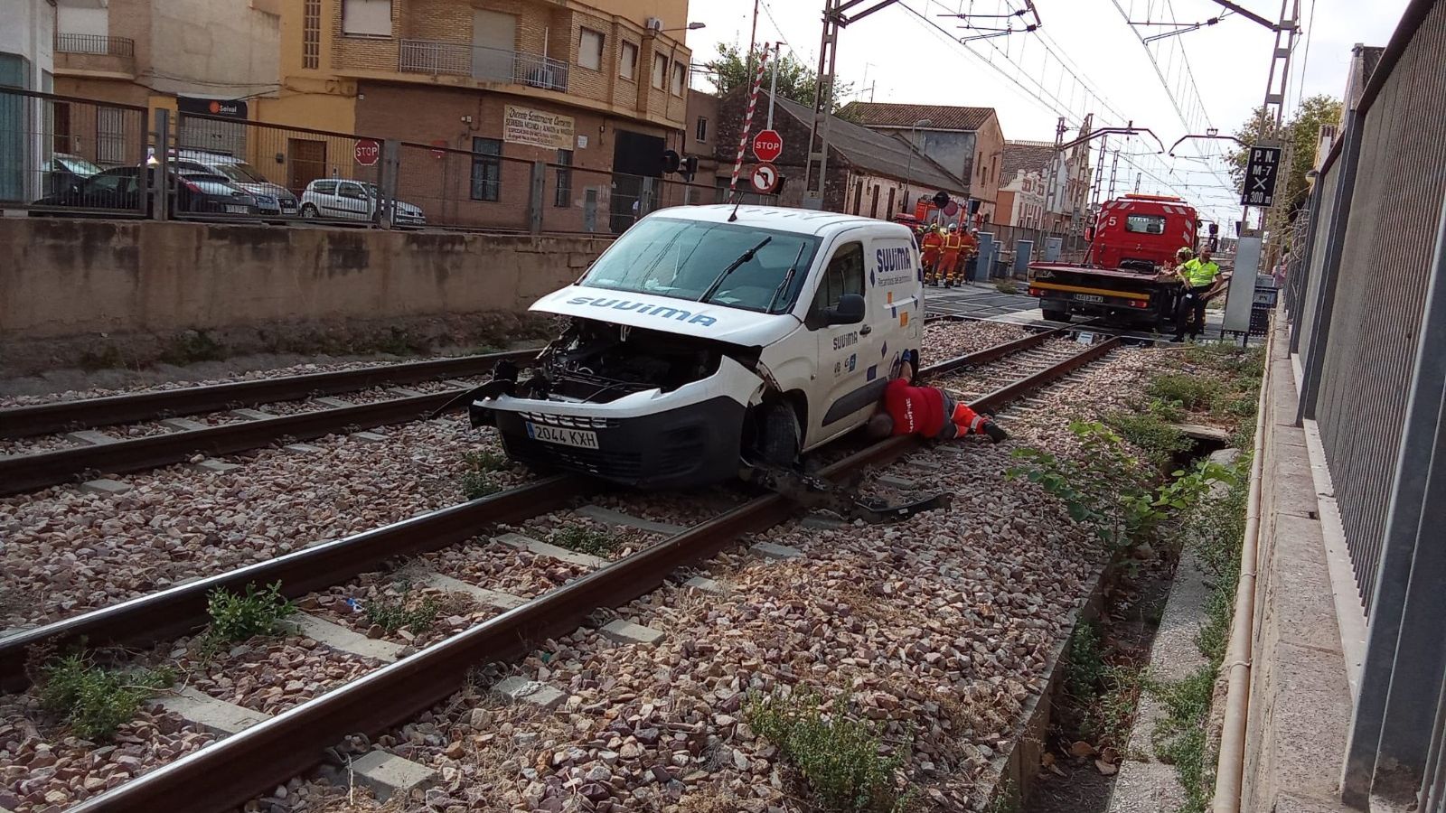 Vehicle impactat a les vies del metro