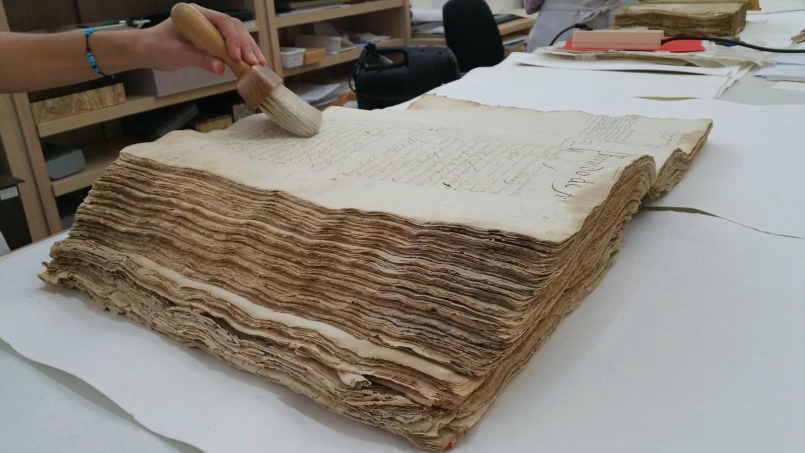 Detall d'un llibre restaurat per l'Institut Valencià de Conservació i Restauració