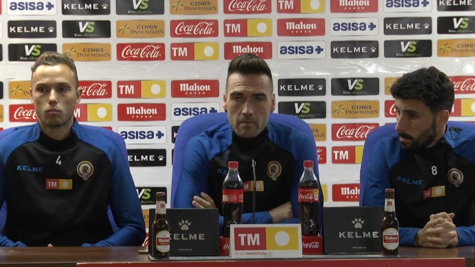 Els tres capitans han demanat perdó a l'afició per la mala imatge de l'equip.