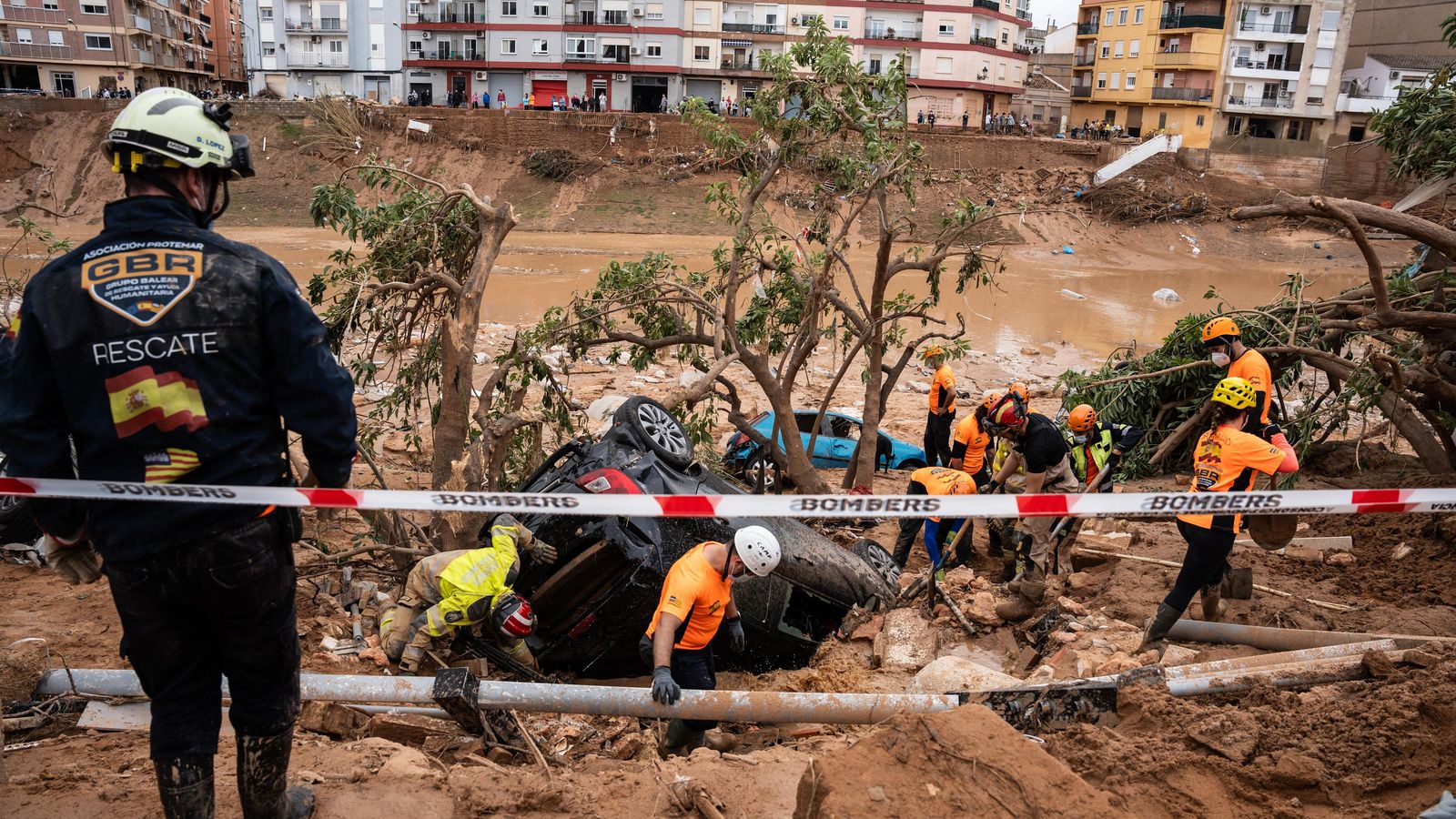 Treballs este diumenge a la zona de Paiporta, un dels municipis més afectats per la DANA