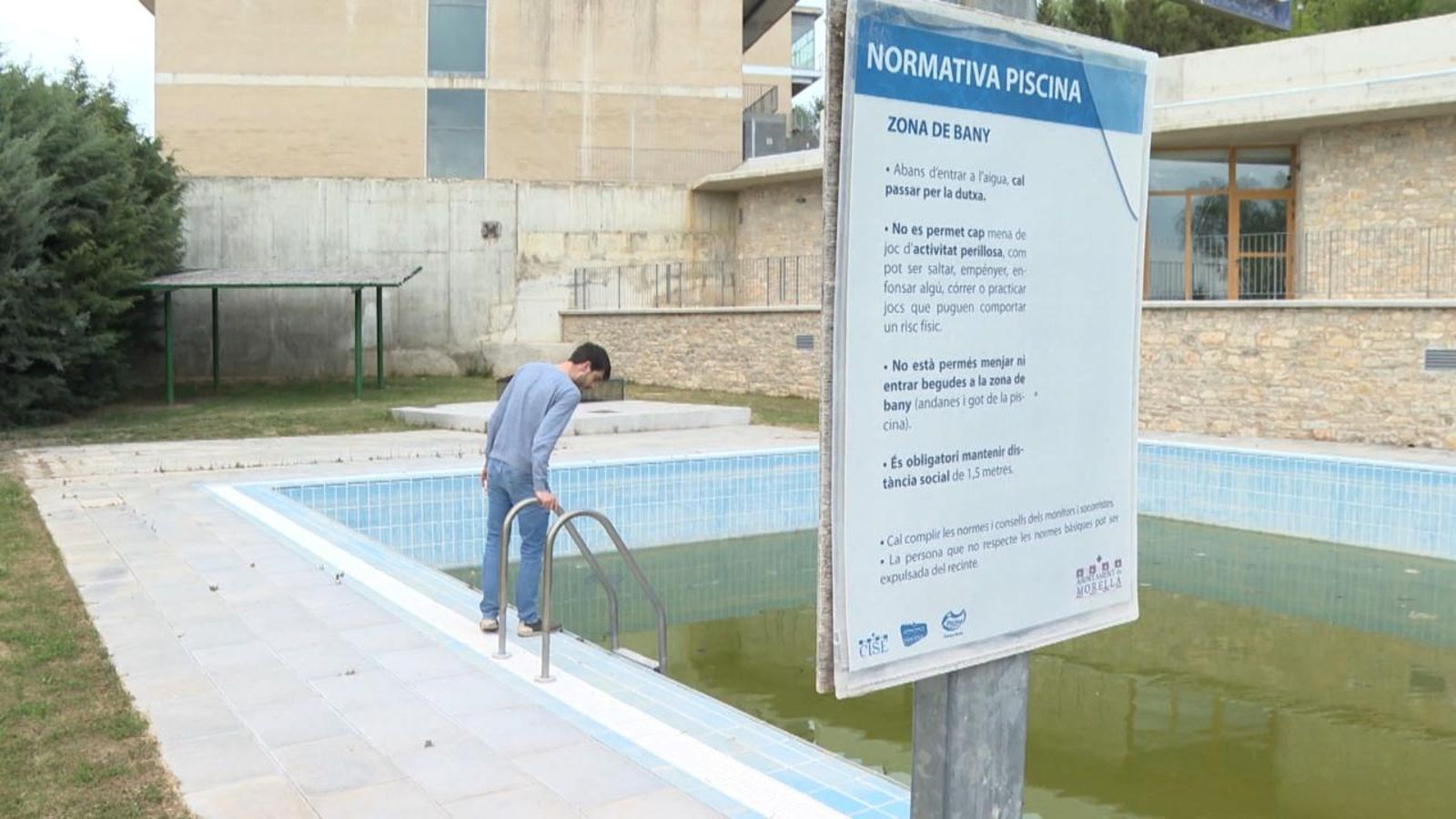 L'alcalde de Morella revisa la piscina municipal