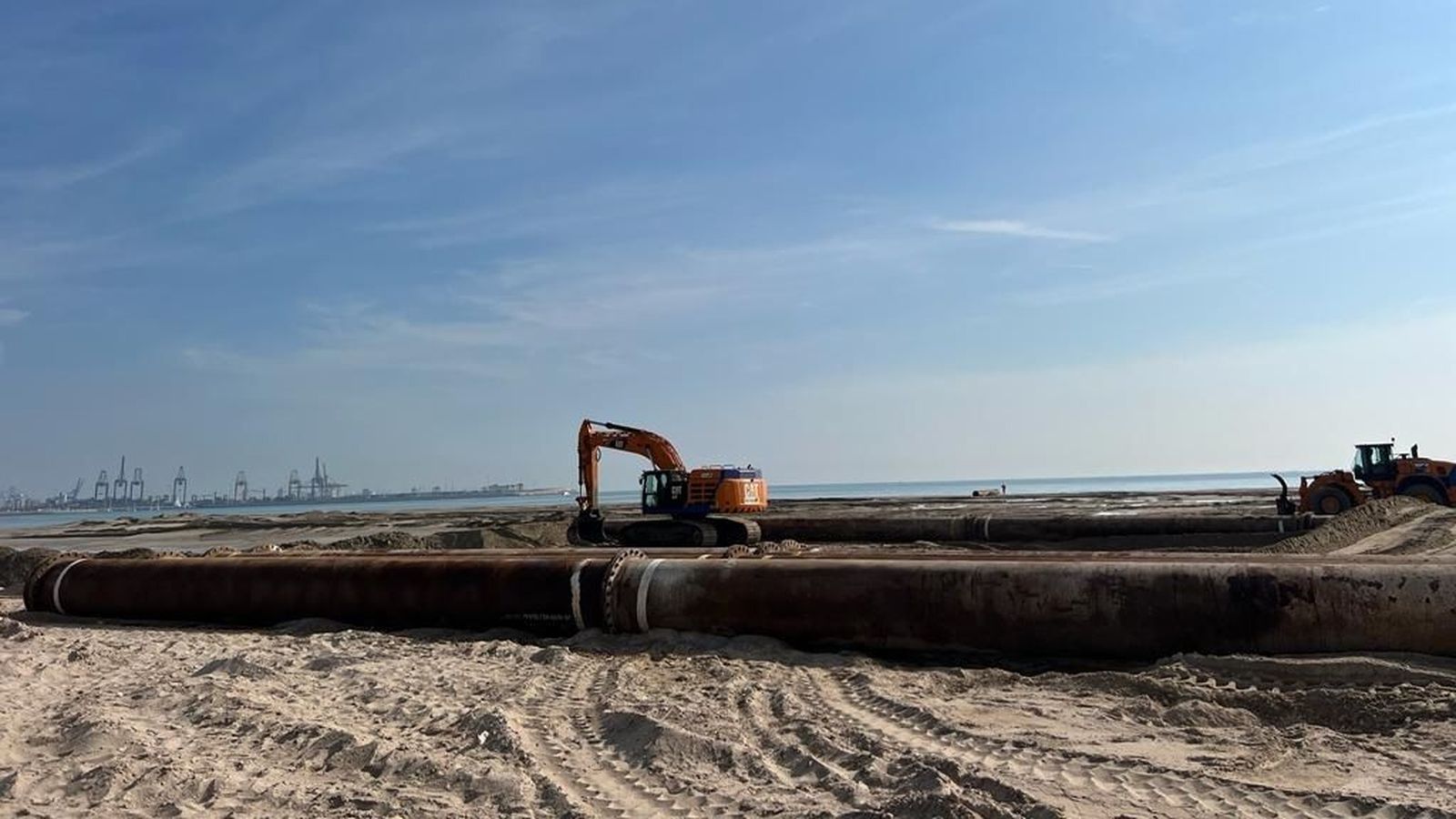 Imatge d'arxiu delstreballs de regeneració de les platges del sud de València