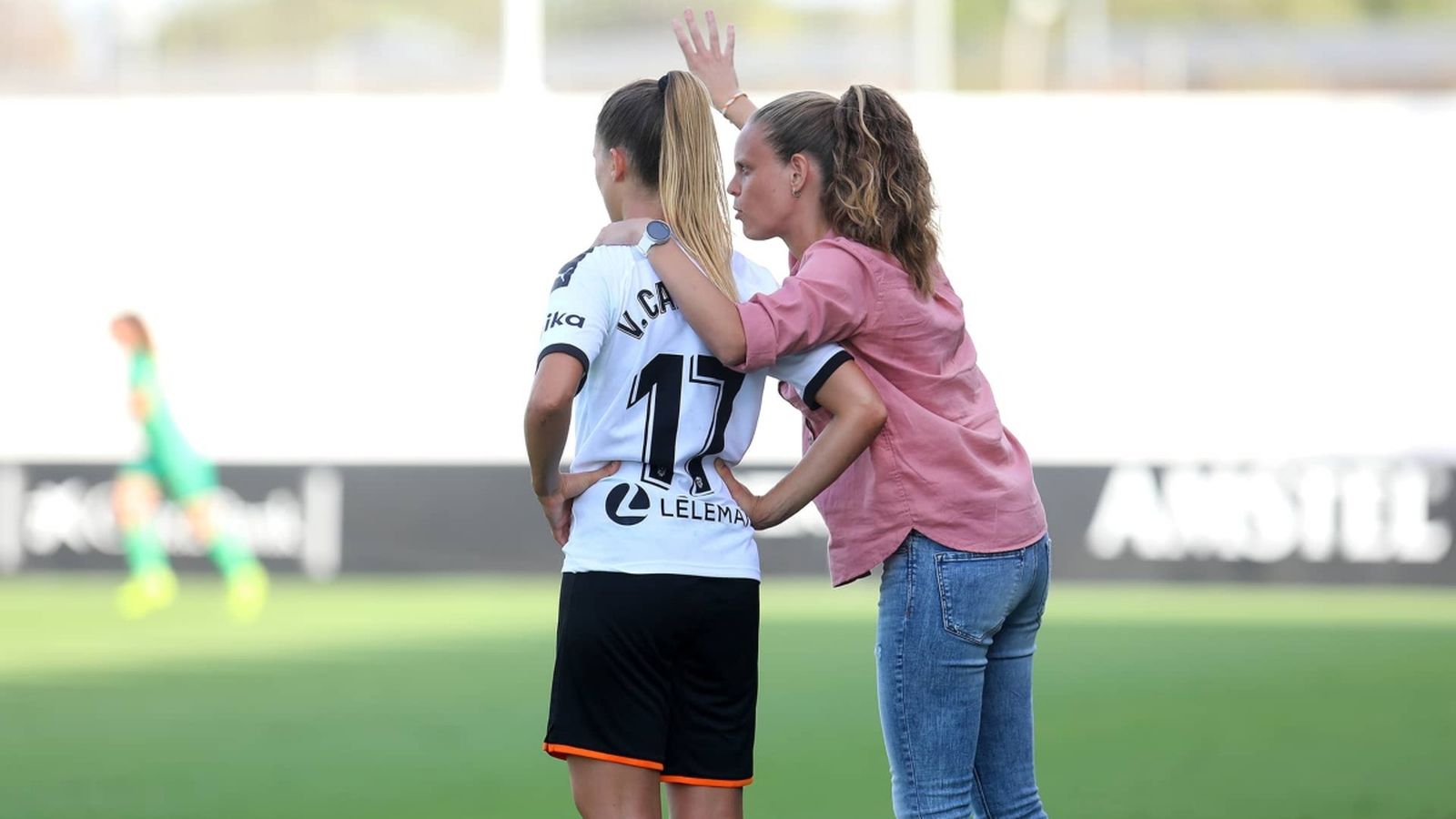 Irene Ferreras, amb una de les jugadores