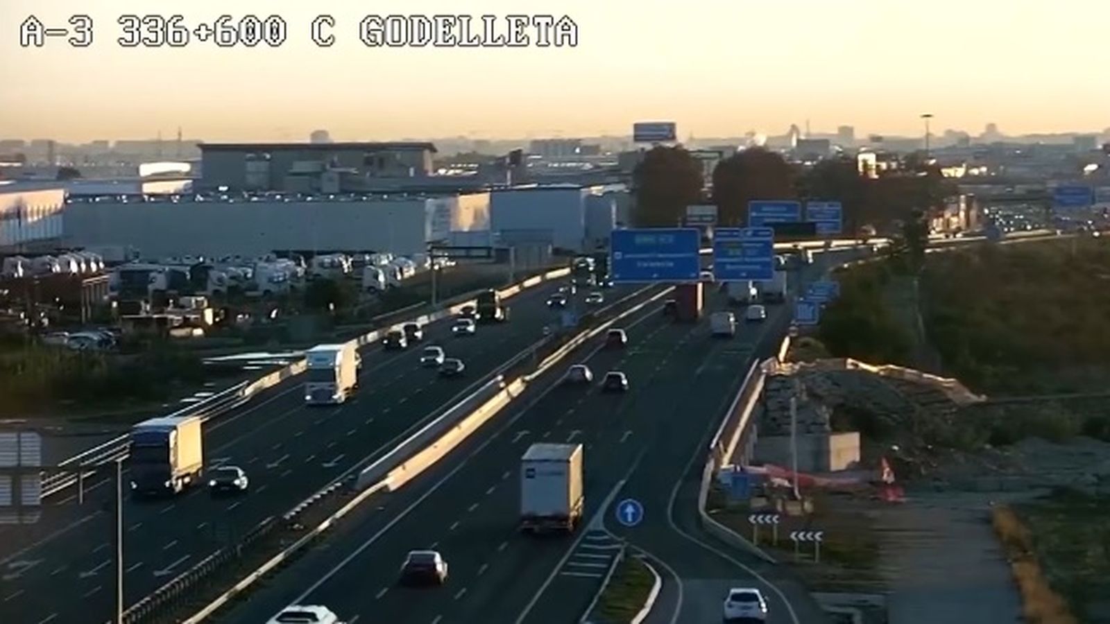 A l’A-3 a l’altura de Godelleta hi ha densitat de vehicles, però el trànsit és fluid a hores d’ara