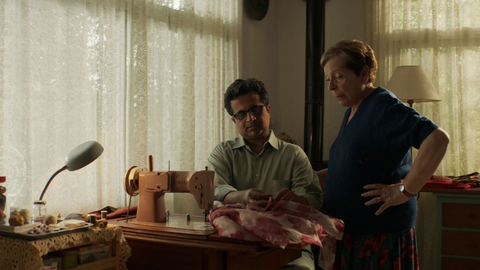 Fotograma de 'L'àvia i el foraster'