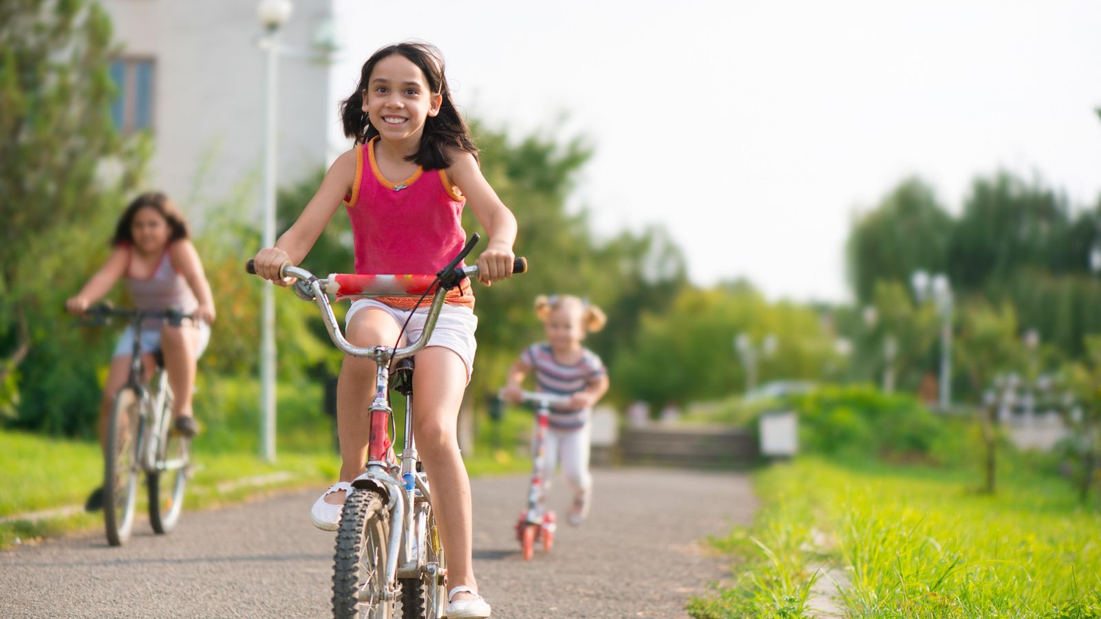 Xiquetes en bicicleta