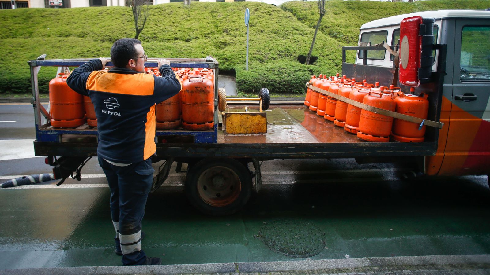 Els repartidors de gas butà cobraran des d'este dimarts 16,61 euros per bombona