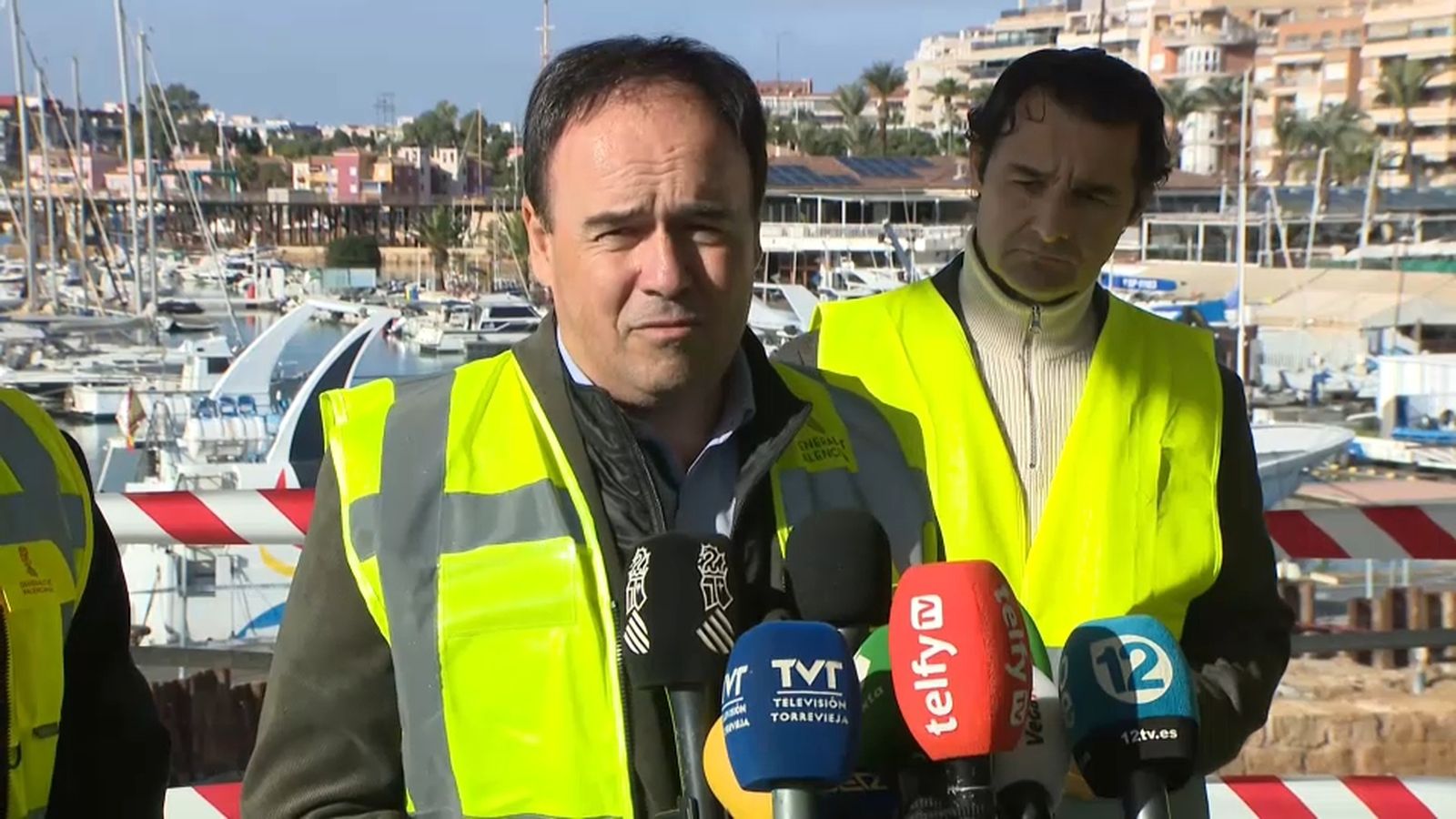 Pérez Llorca en la seua visita a les obres d’ampliació del port de Torrevieja
