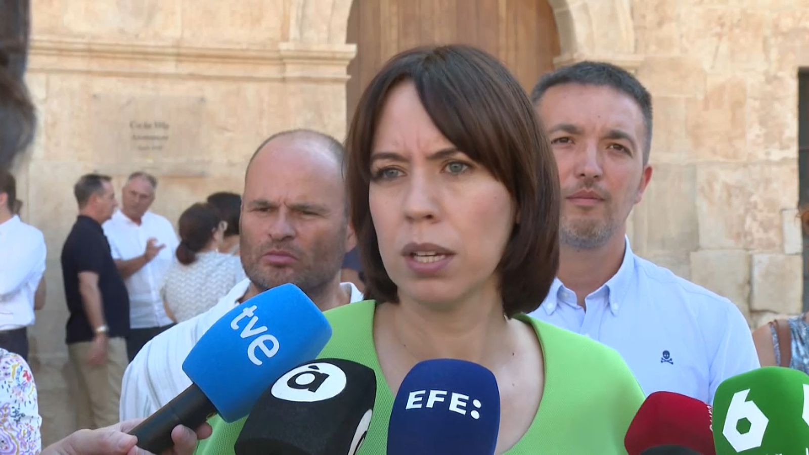 Morant atén els mitjans de comunicació des de Llíria