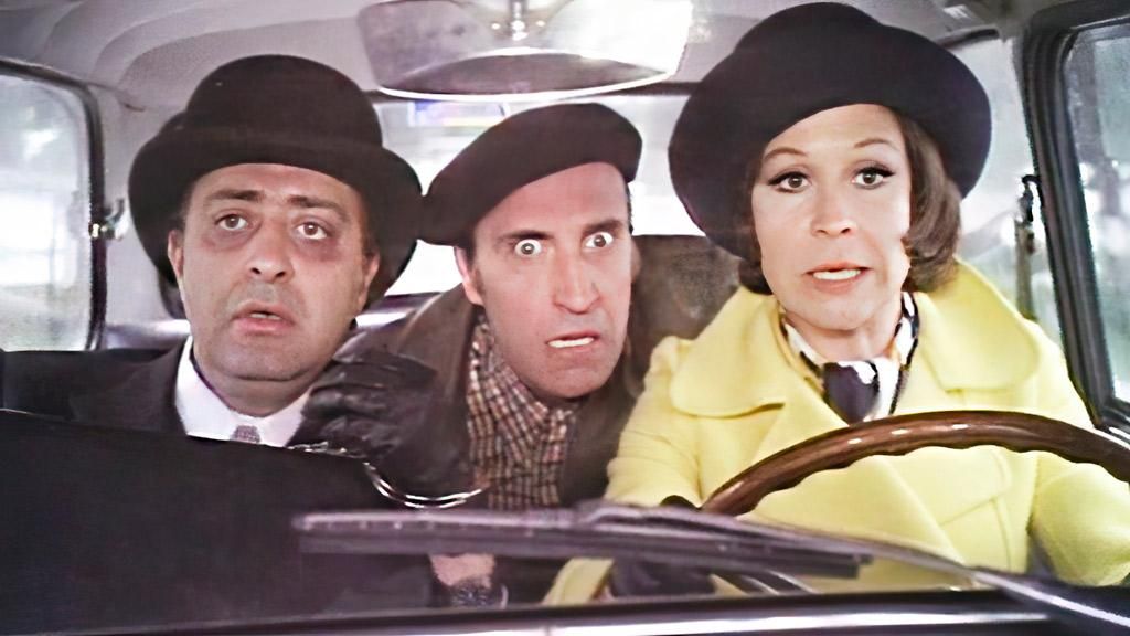 Dijous serà el torn de La llamaban la madrina, del 1973, dirigida per Mariano Ozores. Amb Lina Morgan, José Sazatornil, Antonio Ozores i Emilio Laguna Dijous serà el torn de La llamaban la madrina, del 1973, dirigida per Mariano Ozores. Amb Lina Morgan, José Sazatornil, Antonio Ozores i Emilio Laguna